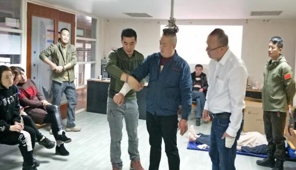 乐动平台急救安全知识培训暨应急疏散和消防灭火演练活动报道(图1)